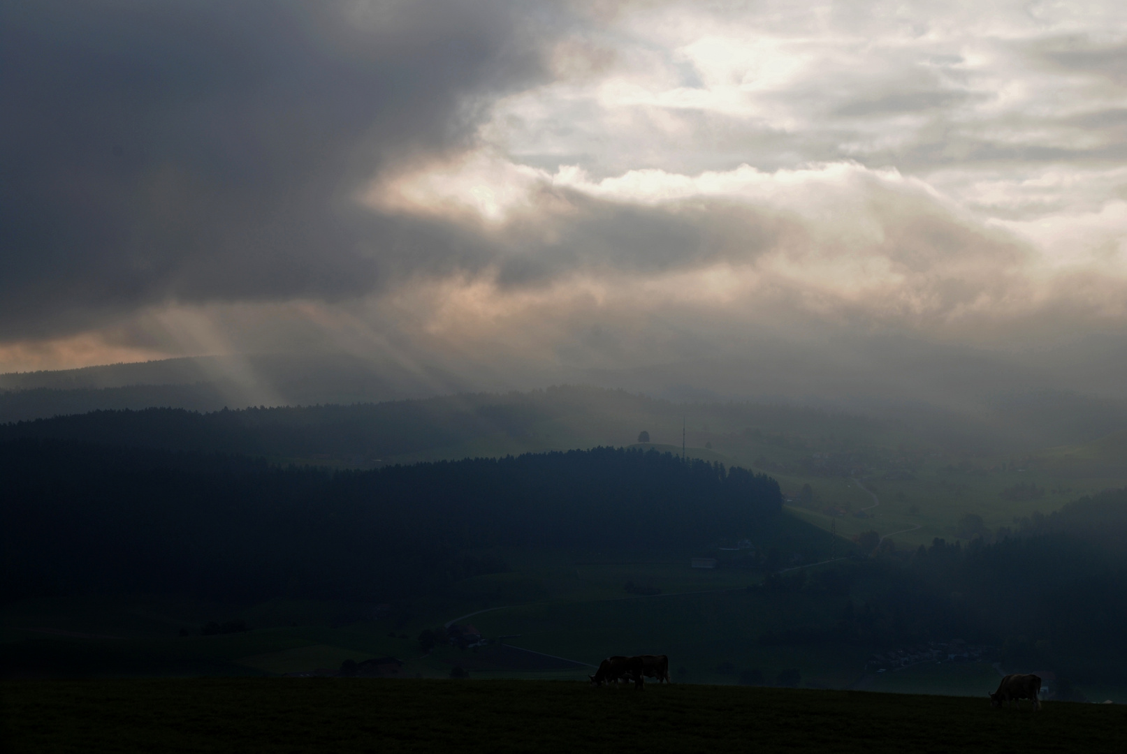 Sonnenstrahlen durch Wolken