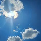 Sonnenstrahlen durchbrechen die Wolken"