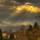 Sonnenstrahlen fluten die Landschaft