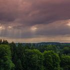 Sonnenstrahlen im nahenden Unwetter 