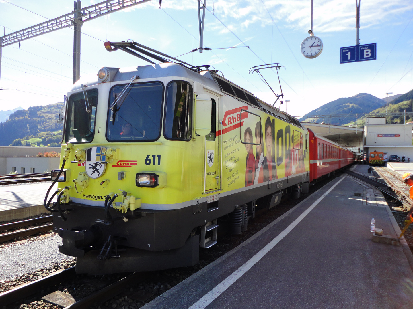 Sonnenstrahlen über Disentis / Unesco Welterbe RhB / Ge 4/4 II