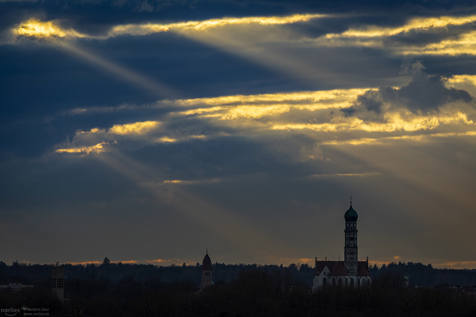 Sonnenstrahlen und Ulrichsbasilika