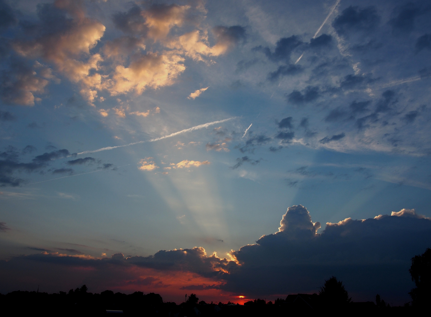 Sonnenstrahlen und Wolken