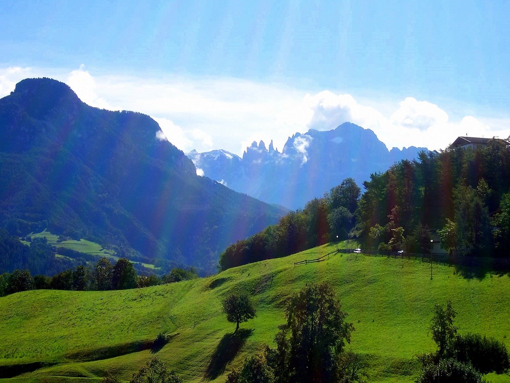 Sonnenstrahlen und Wolkenhut