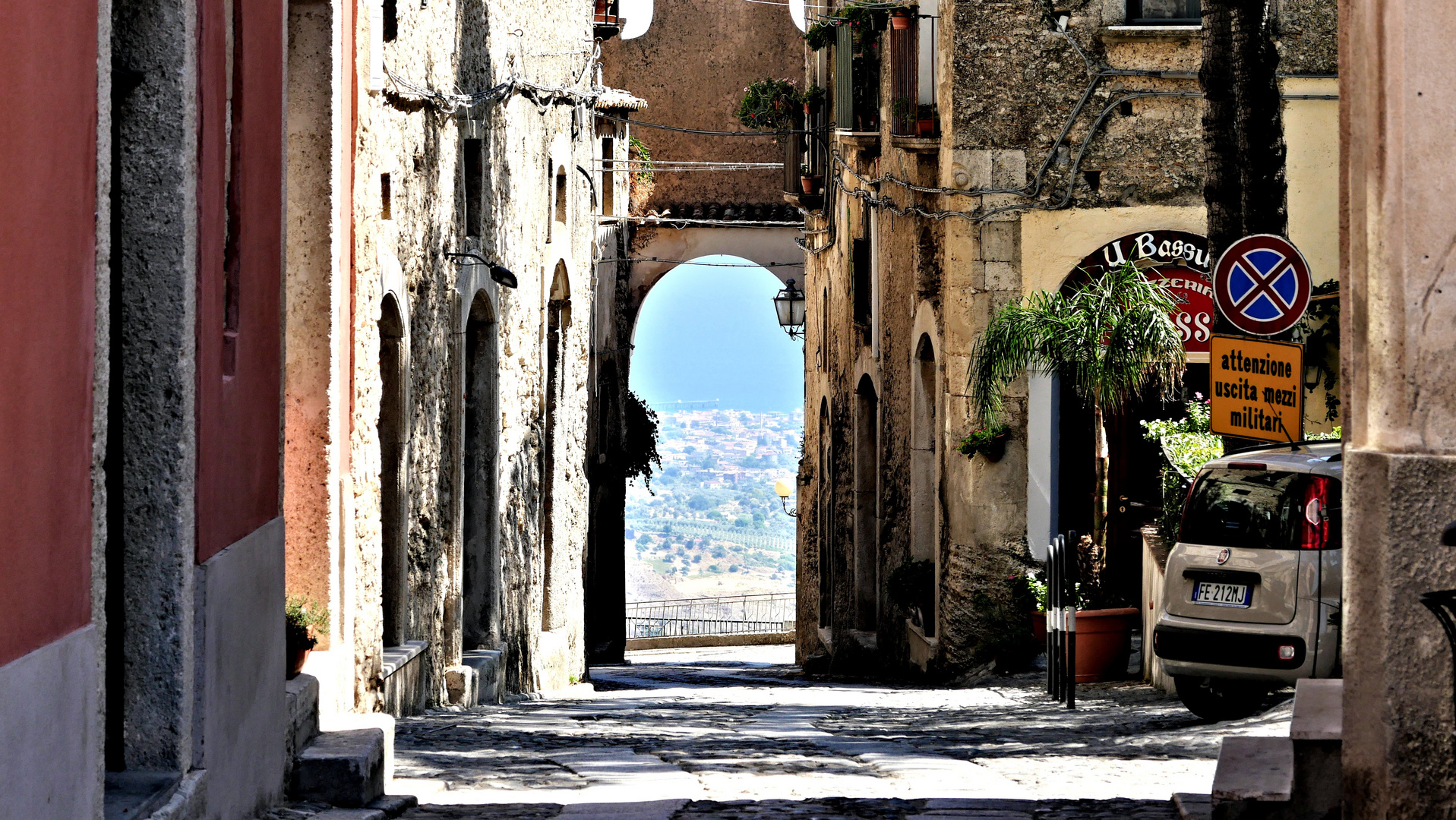 Sonnentor in Gerace