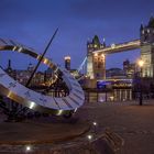 Sonnenuhr an der Tower Bridge, London