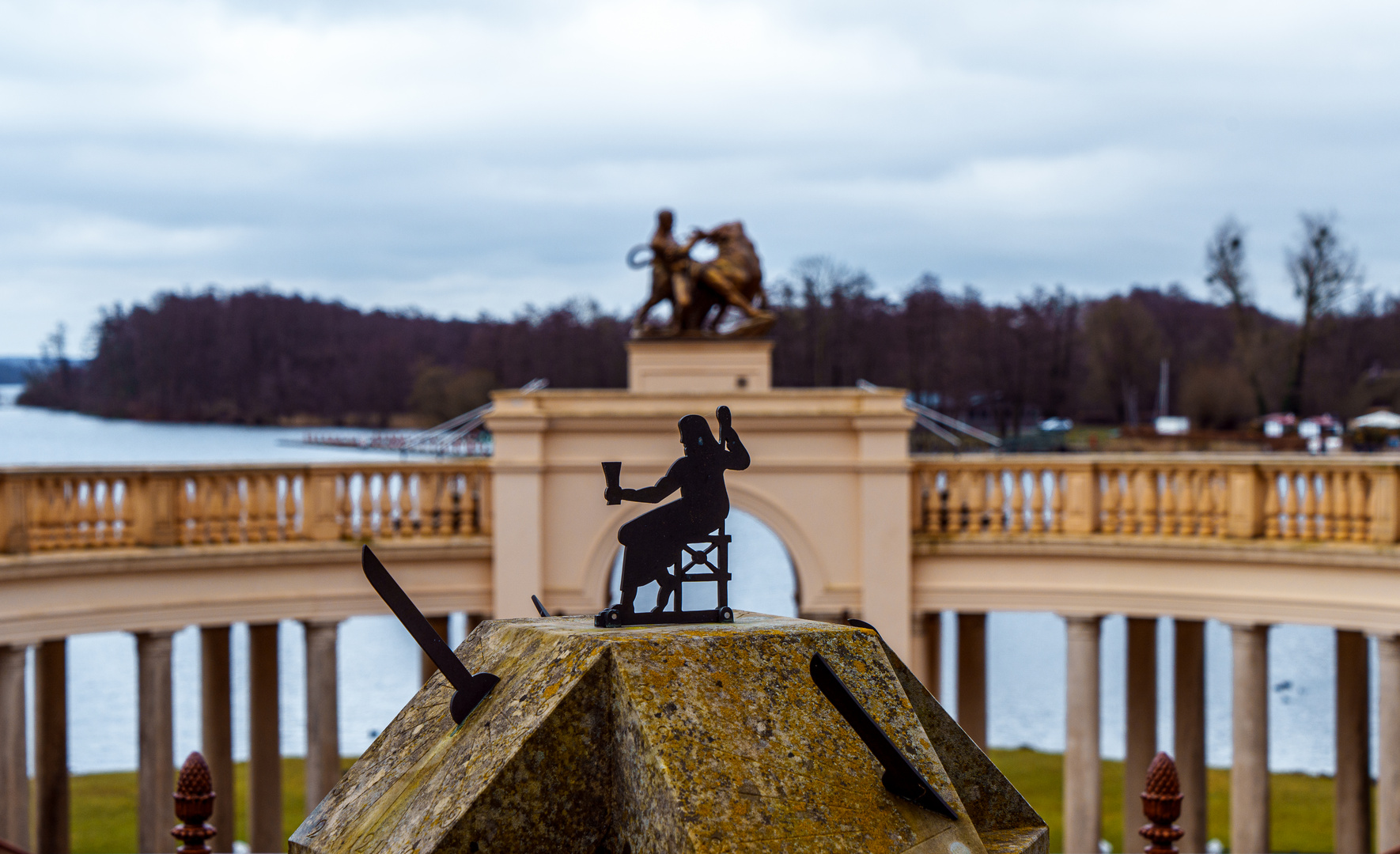 Sonnenuhr im Schweriner Schloss