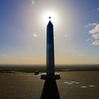 Sonnenuhr mit Obelisk