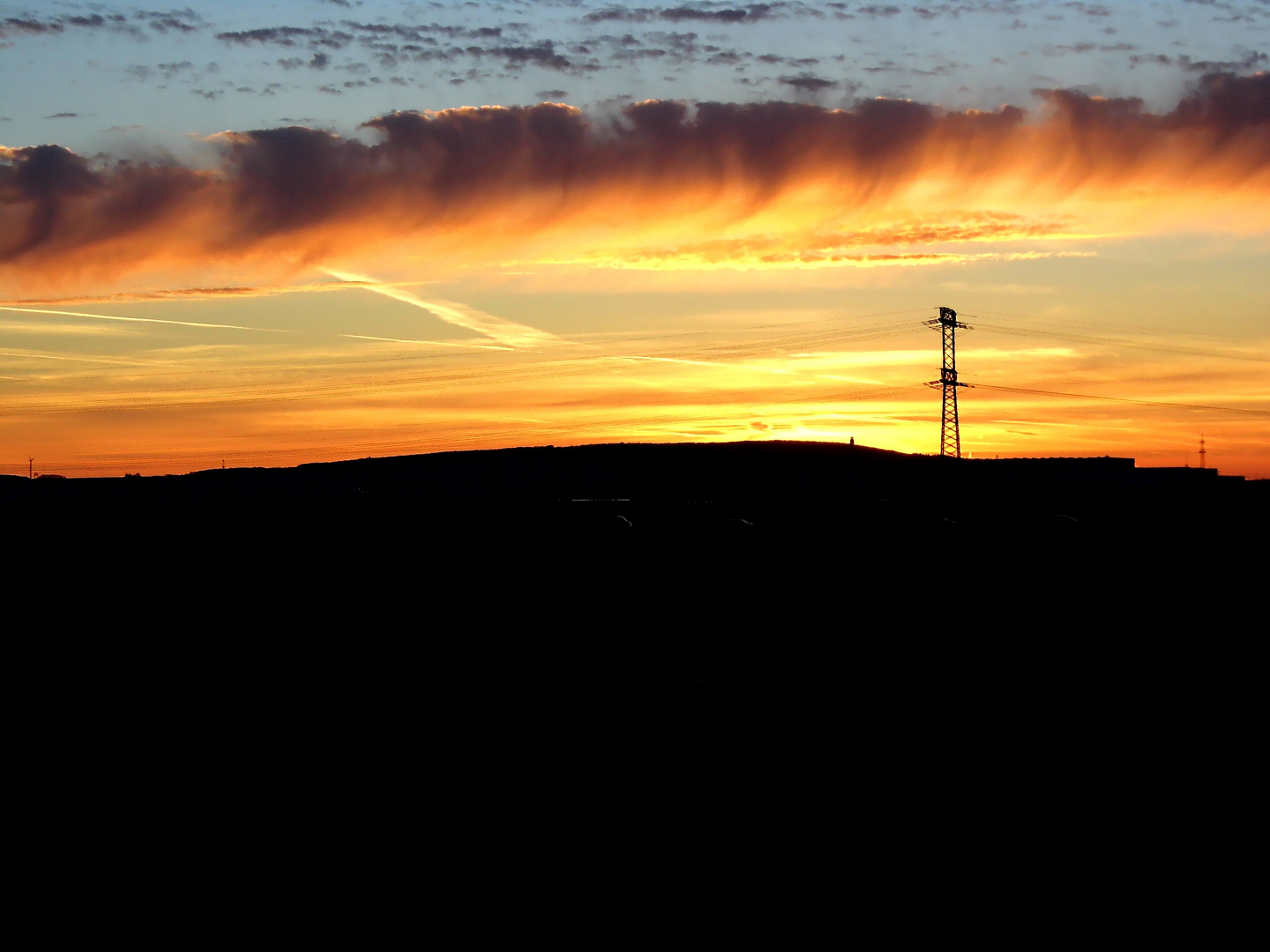 Sonnenunt-Welle-Gittermast