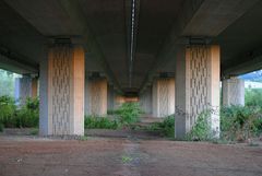 Sonnenunter- gang -unter Brücke