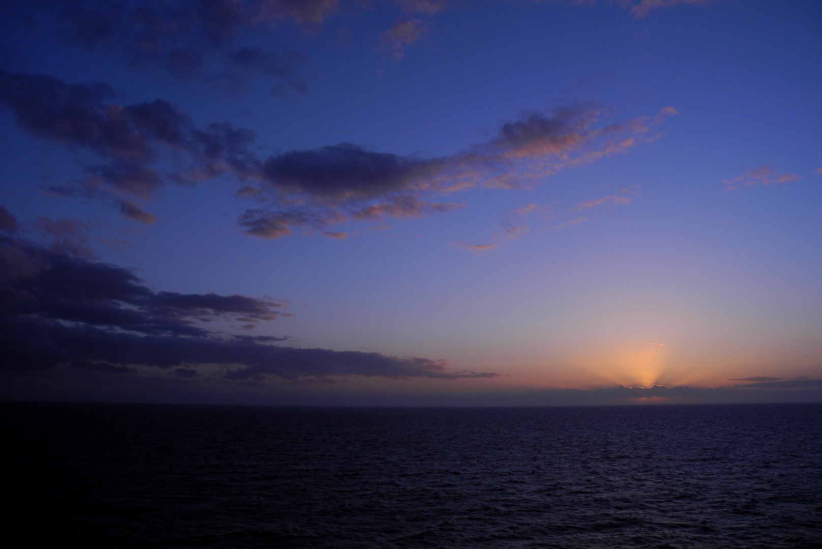 Sonnenuntergänge auf See . . .