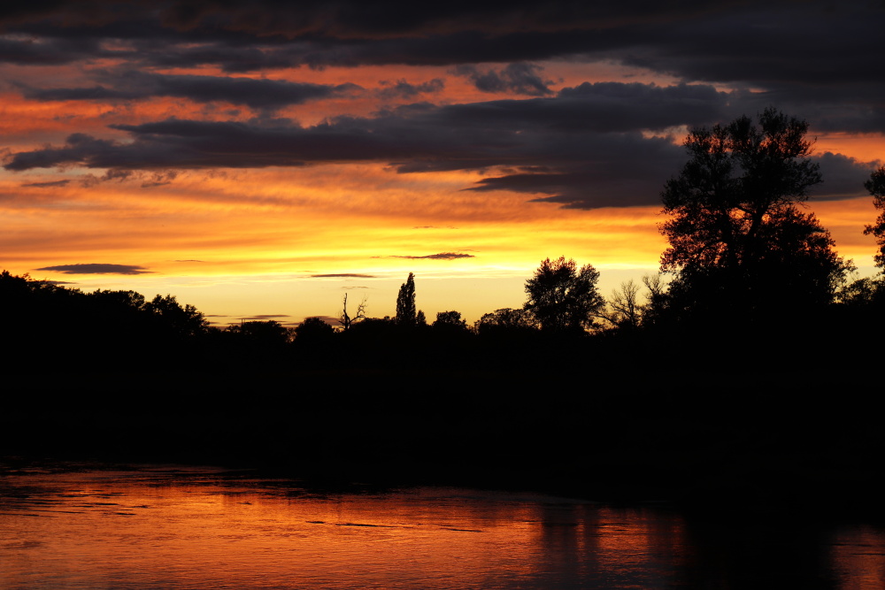 Sonnenuntergang am 29. August 2020 mit Spiegelung in der Mulde