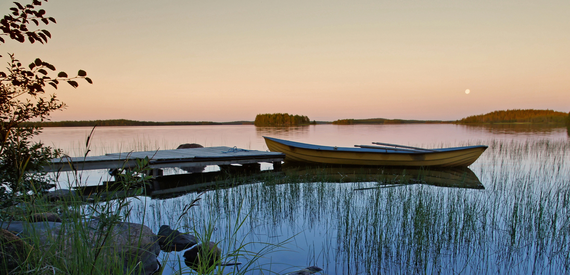 Sonnenuntergang am Alakitka-See in Finnland/Lappland