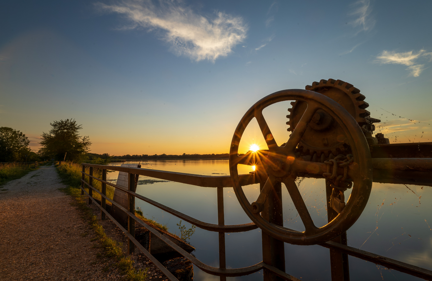 Sonnenuntergang am alten Wehr