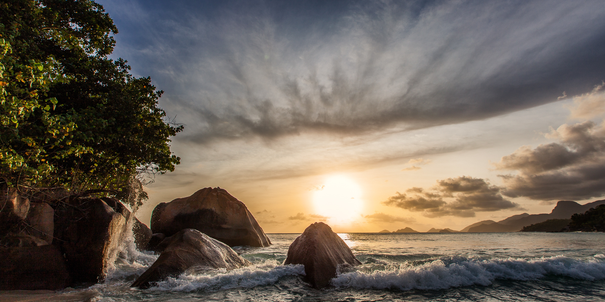 Sonnenuntergang am Anse Louis auf Mahé / Seychellen