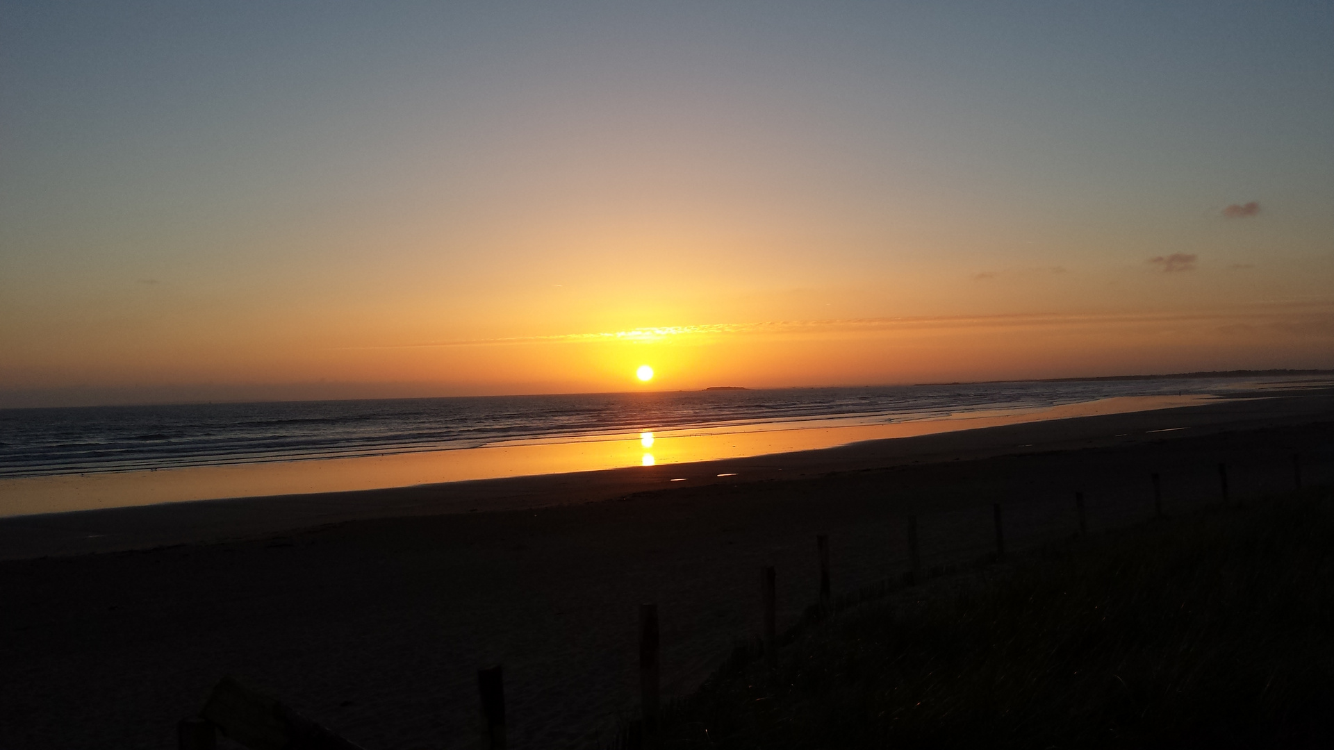 Sonnenuntergang am Atlantik in Frankreich