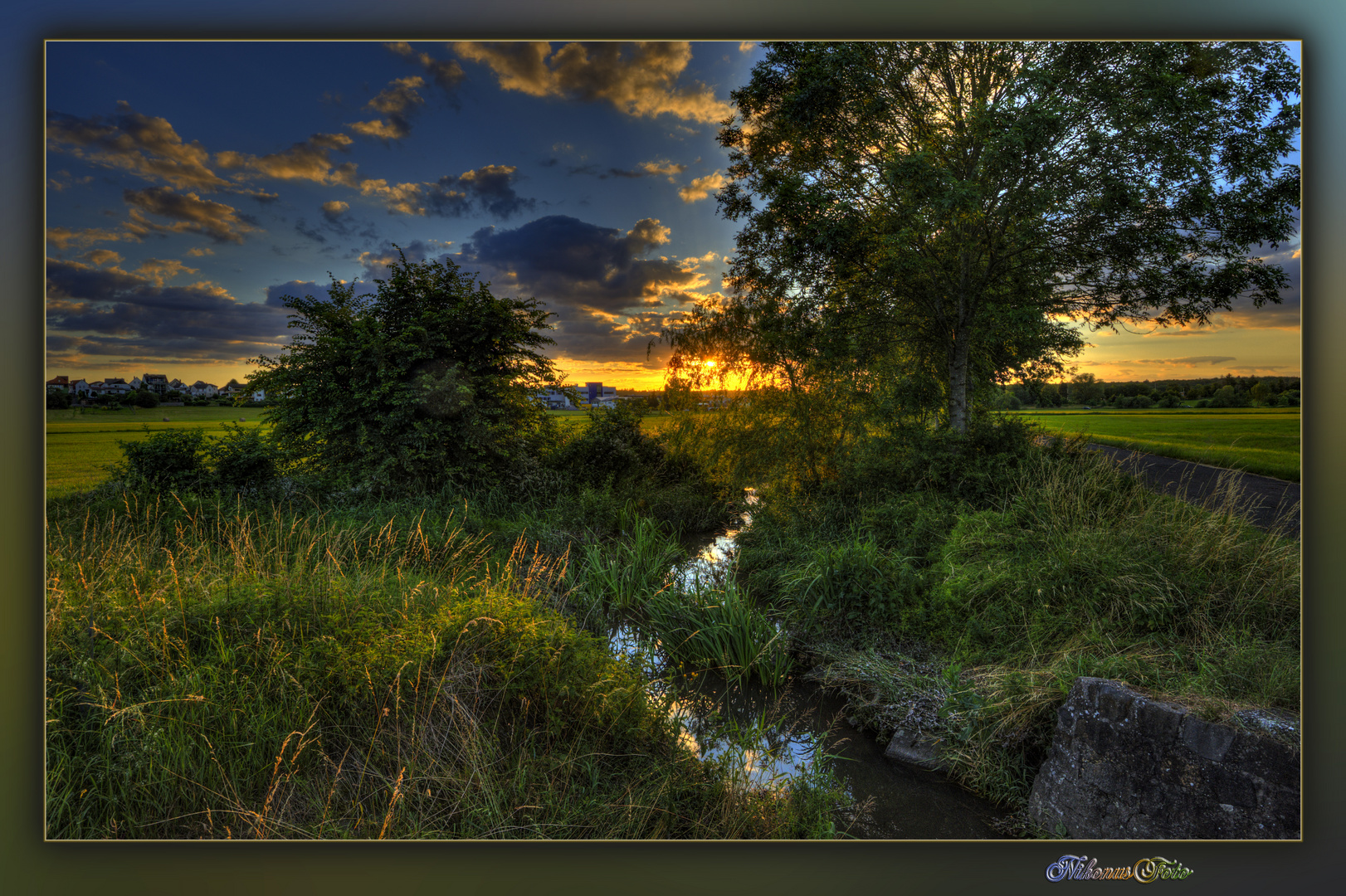 Sonnenuntergang am Bach