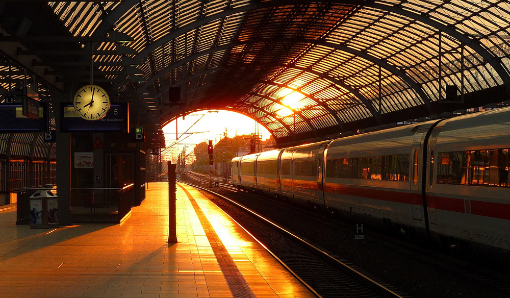 Sonnenuntergang am Bahnhof Spandau