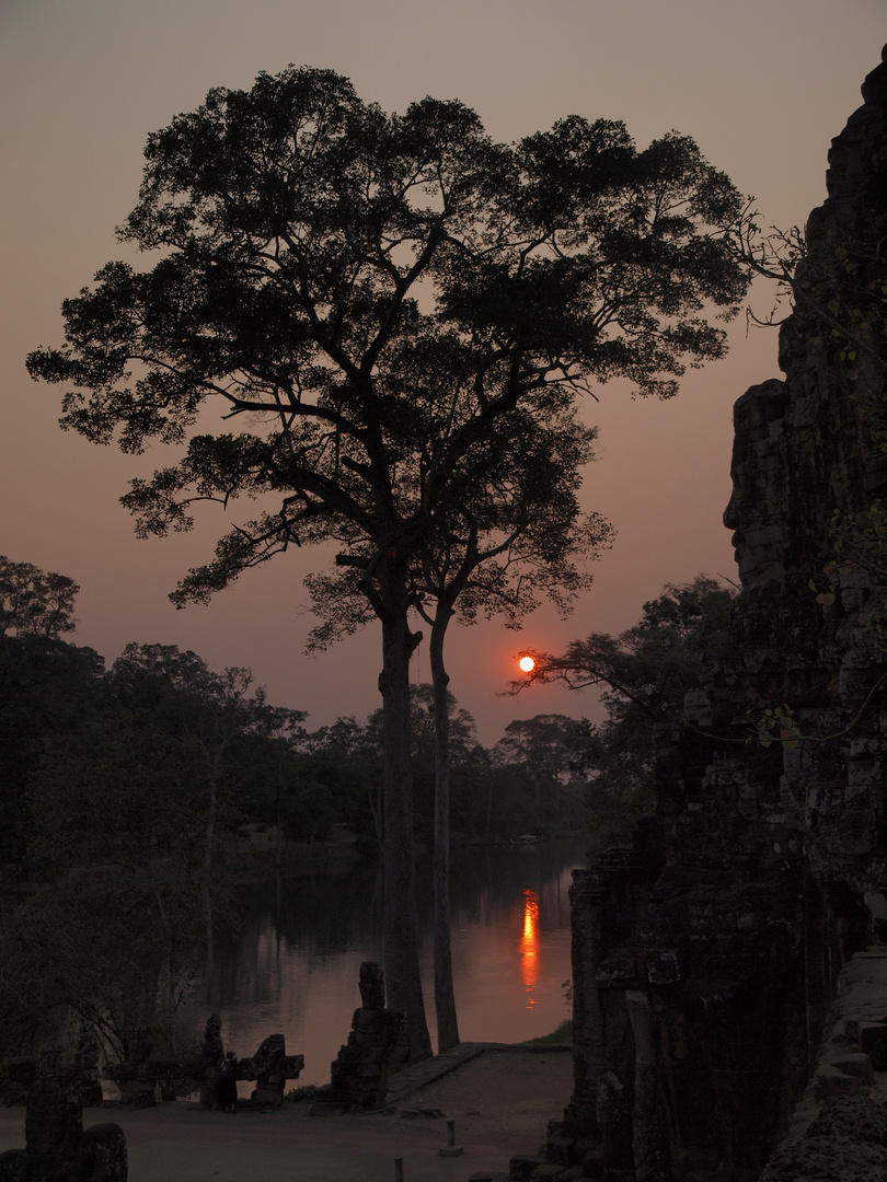 Sonnenuntergang am Bayon Südtor