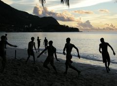 Sonnenuntergang am Beauvallon Beach, Mahe, Seychellen