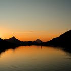 Sonnenuntergang am Bergsee über dem Engadin