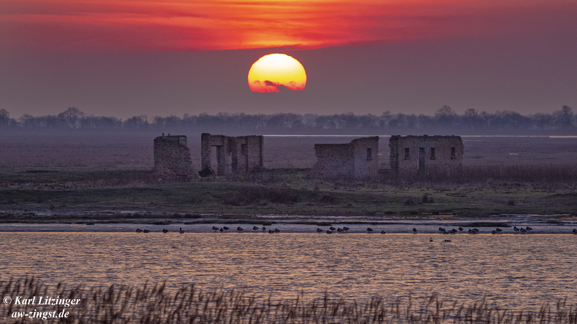 Sonnenuntergang am Bodden vor Zingst.