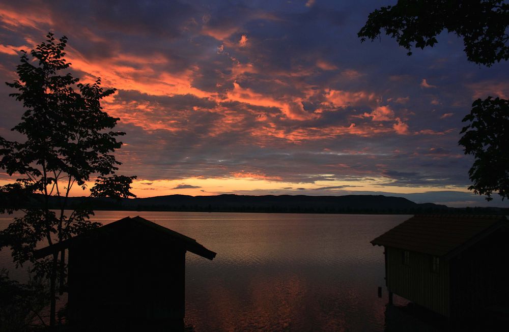 ...Sonnenuntergang am Bootshaus...