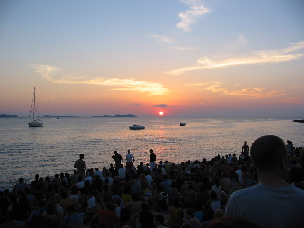 Sonnenuntergang am Cafe del Mar in Ibiza