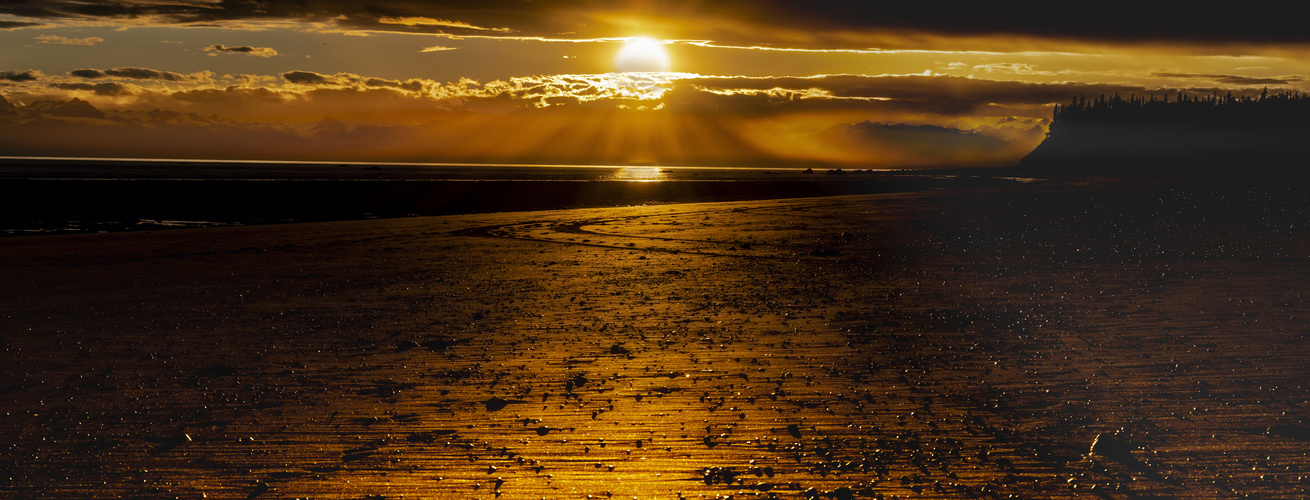 Sonnenuntergang am Cook Inlet in Alaska