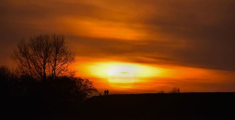 Sonnenuntergang am Deich bei Greetsiel....