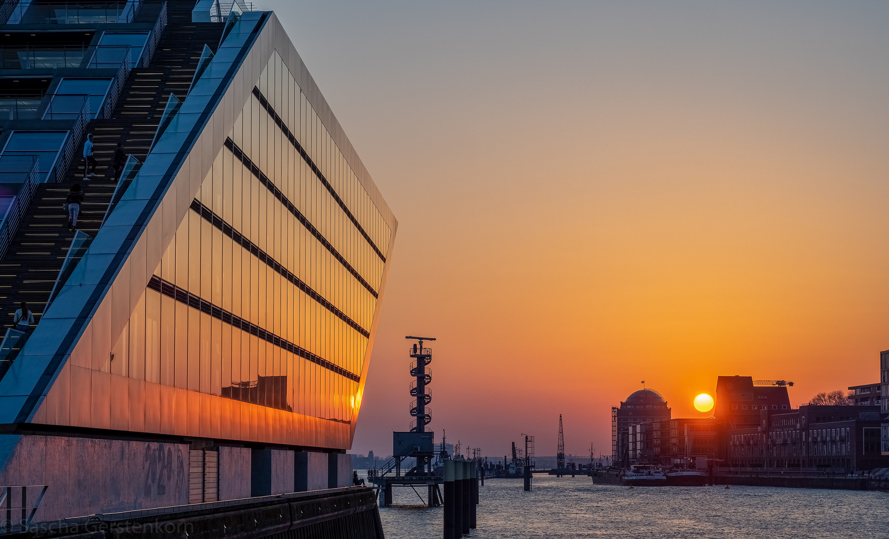 Sonnenuntergang am Dockland Hamburg