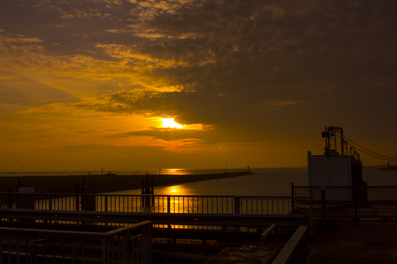 Sonnenuntergang am Dollart, Emden