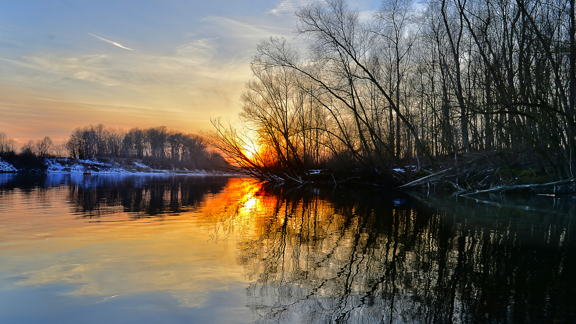 Sonnenuntergang am Donauufer