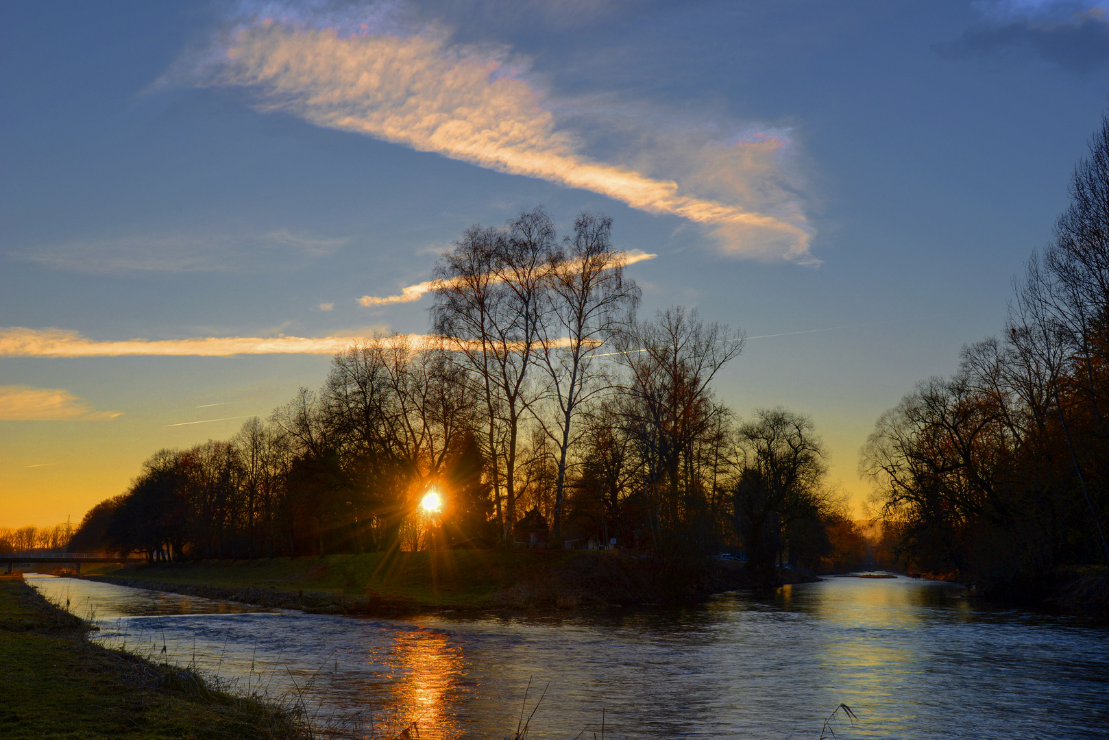 Sonnenuntergang am Donauzusammenfluss