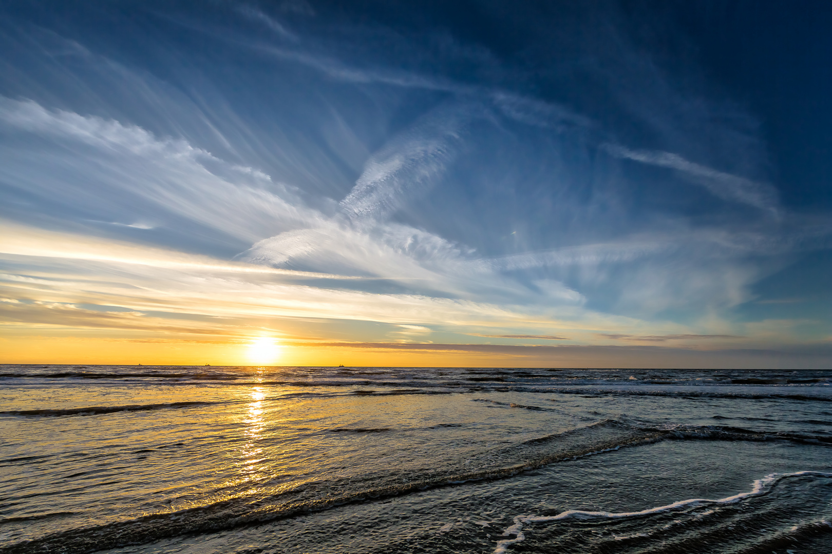 Sonnenuntergang am Dünenstrand Julianadorp Den Helder Niederlande