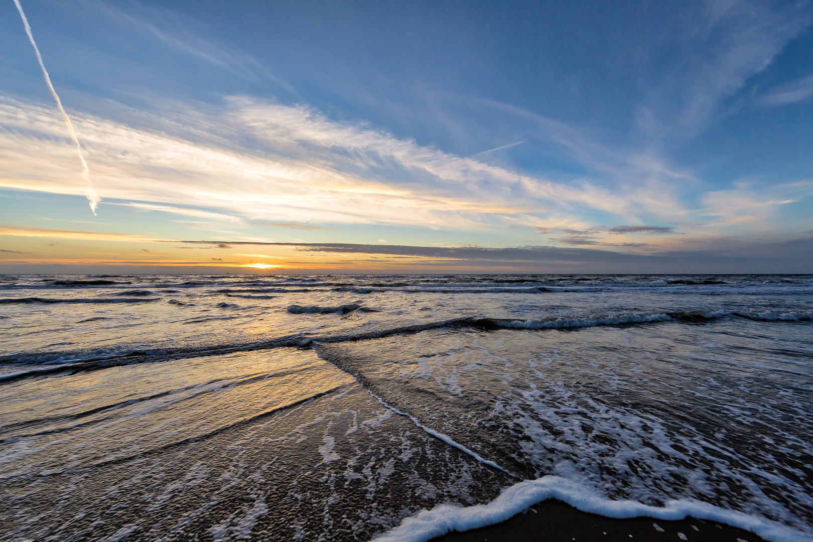 Sonnenuntergang am Dünenstrand Julianadorp Den Helder Niederlande