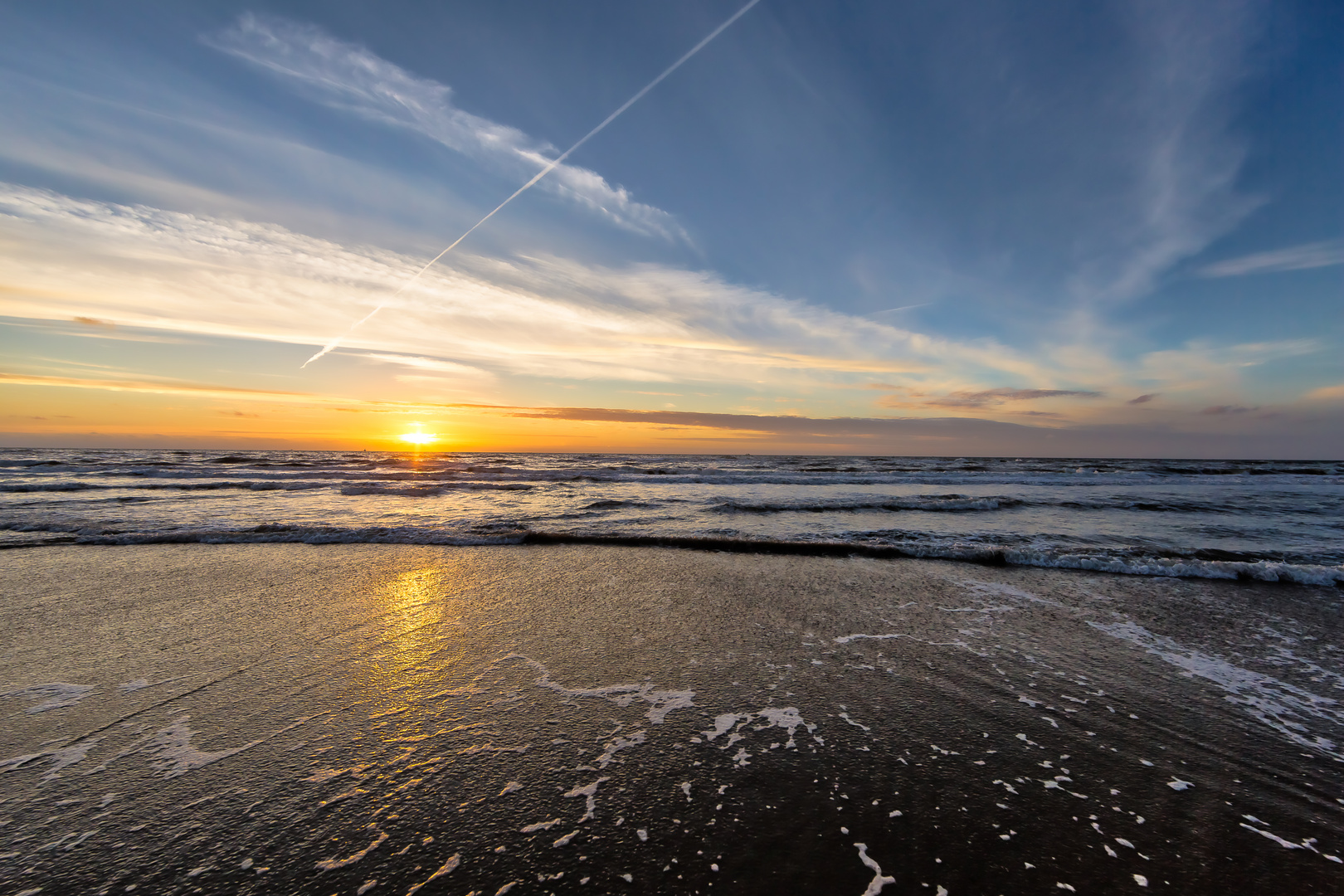 Sonnenuntergang am Dünenstrand Julianadorp Den Helder Niederlande