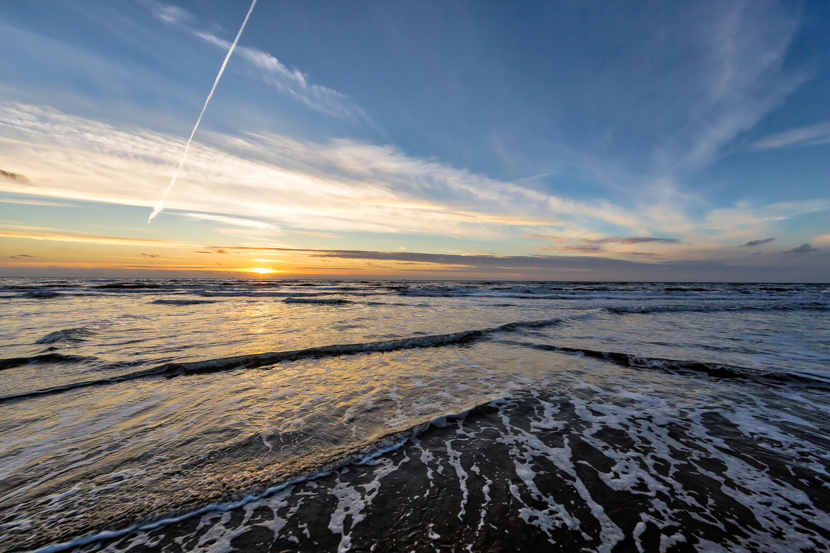 Sonnenuntergang am Dünenstrand Julianadorp Den Helder Niederlande