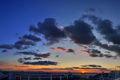 Sonnenuntergang am Düsseldorfer Flughafen