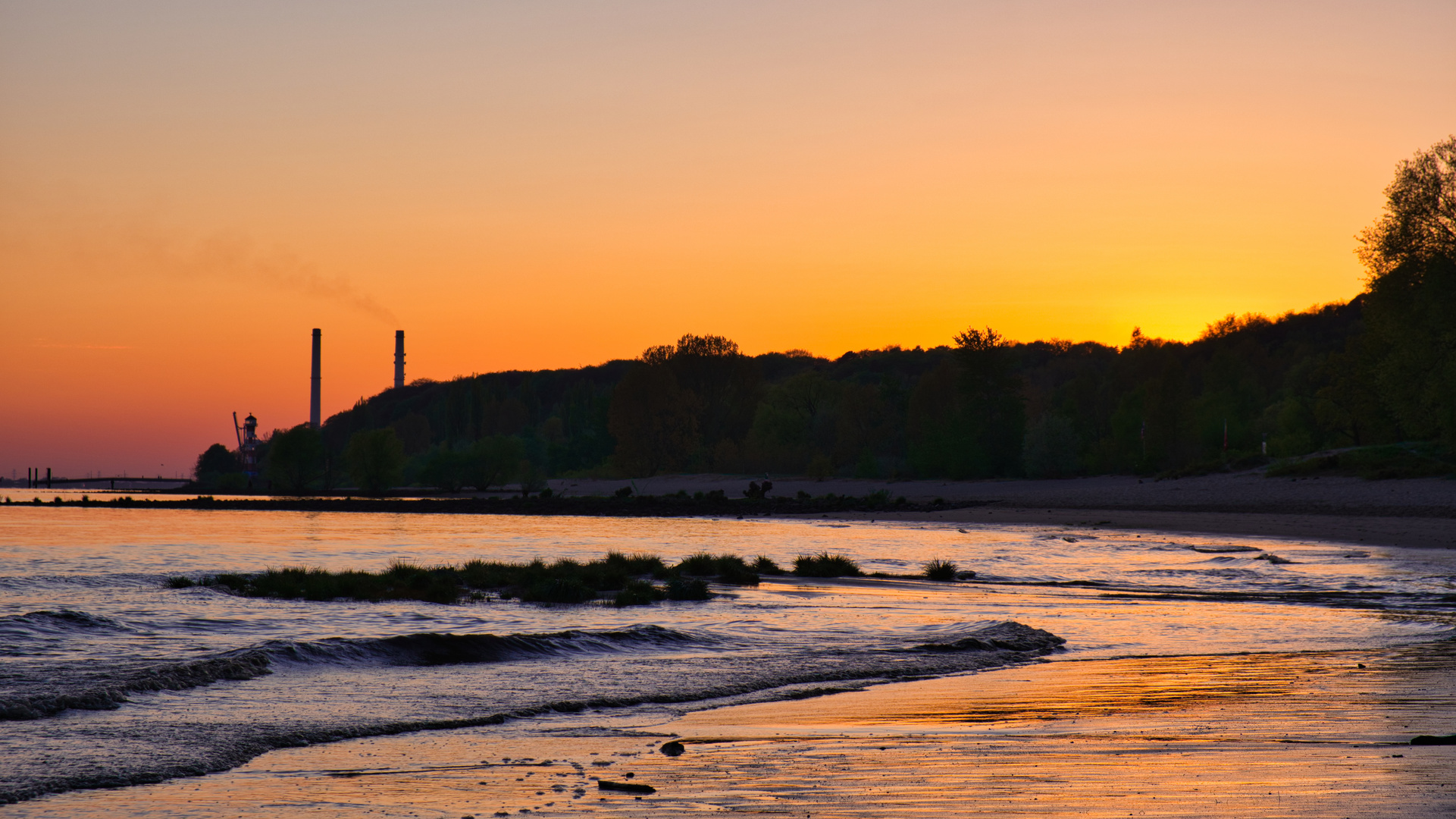 Sonnenuntergang am Elbstrand