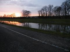 .. Sonnenuntergang am Elsterflutbecken ...