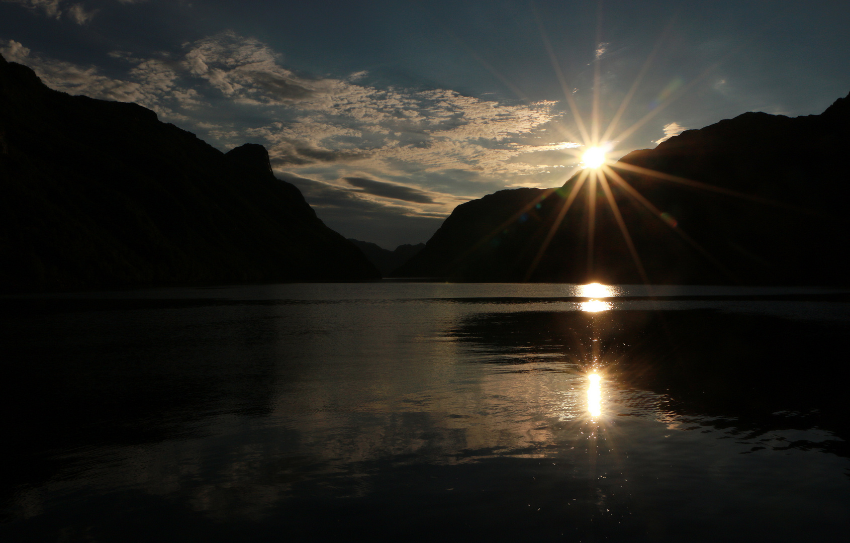 Sonnenuntergang am Fjord