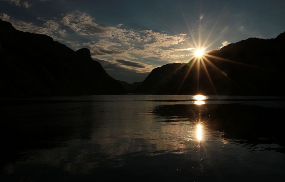 Sonnenuntergang am Fjord