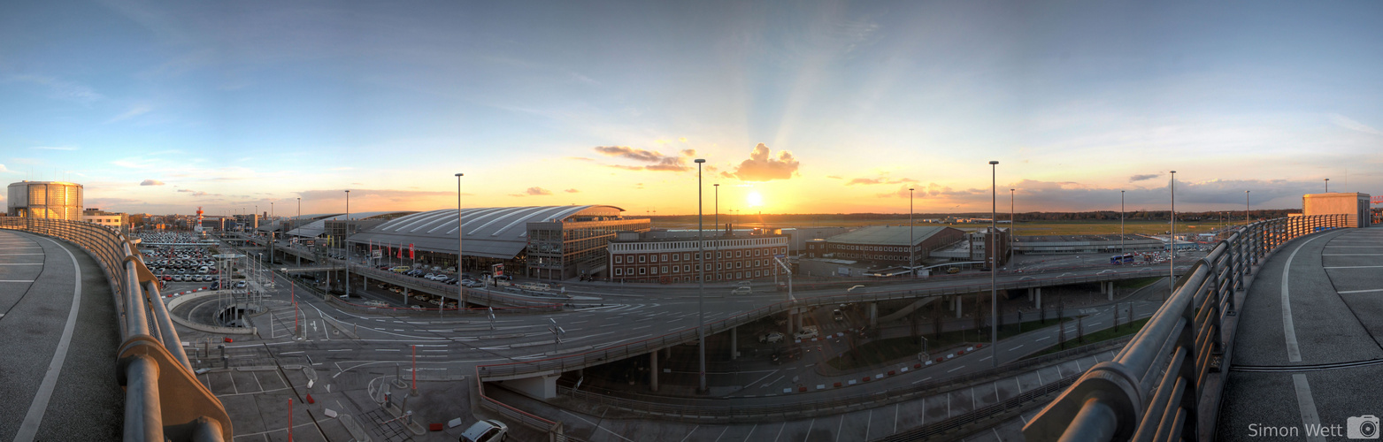 Sonnenuntergang am Flughafen