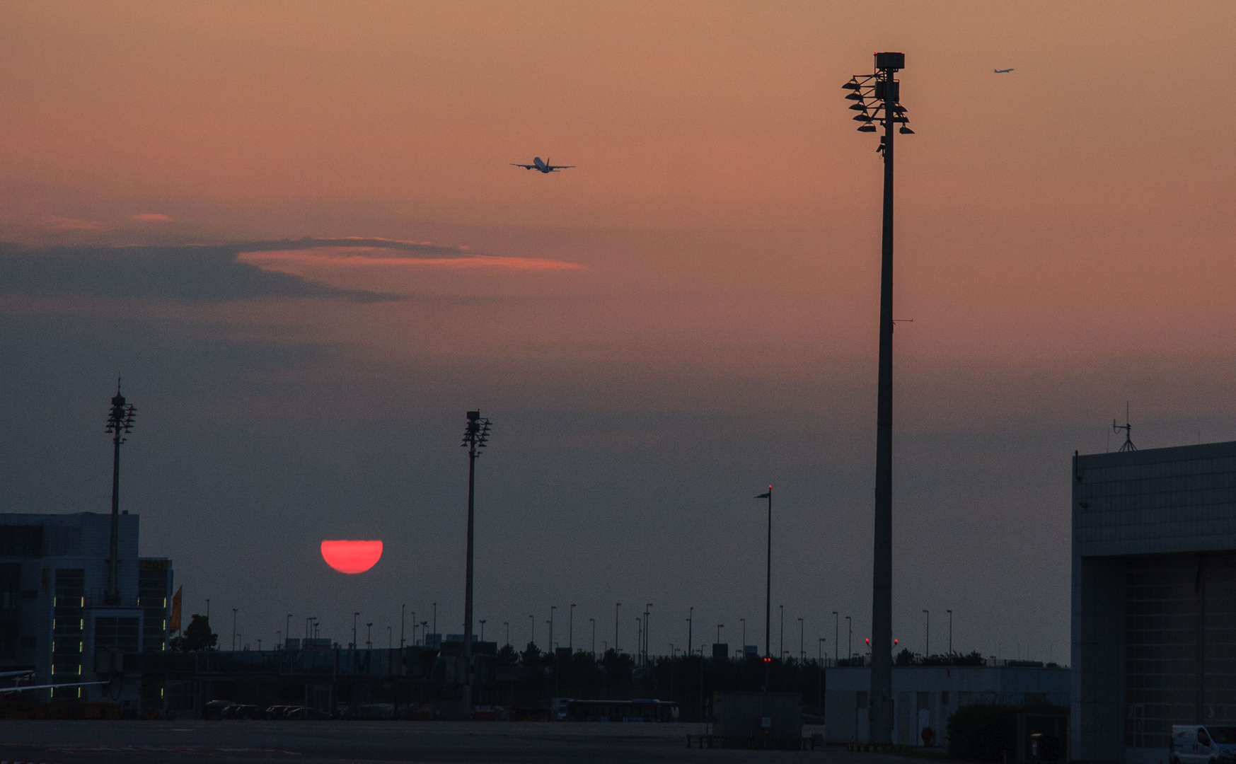 Sonnenuntergang am Flughafen München