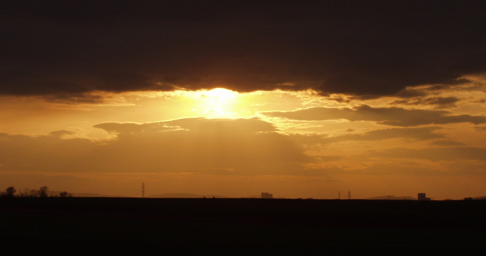 Sonnenuntergang am Flughafen Wien Schwechat