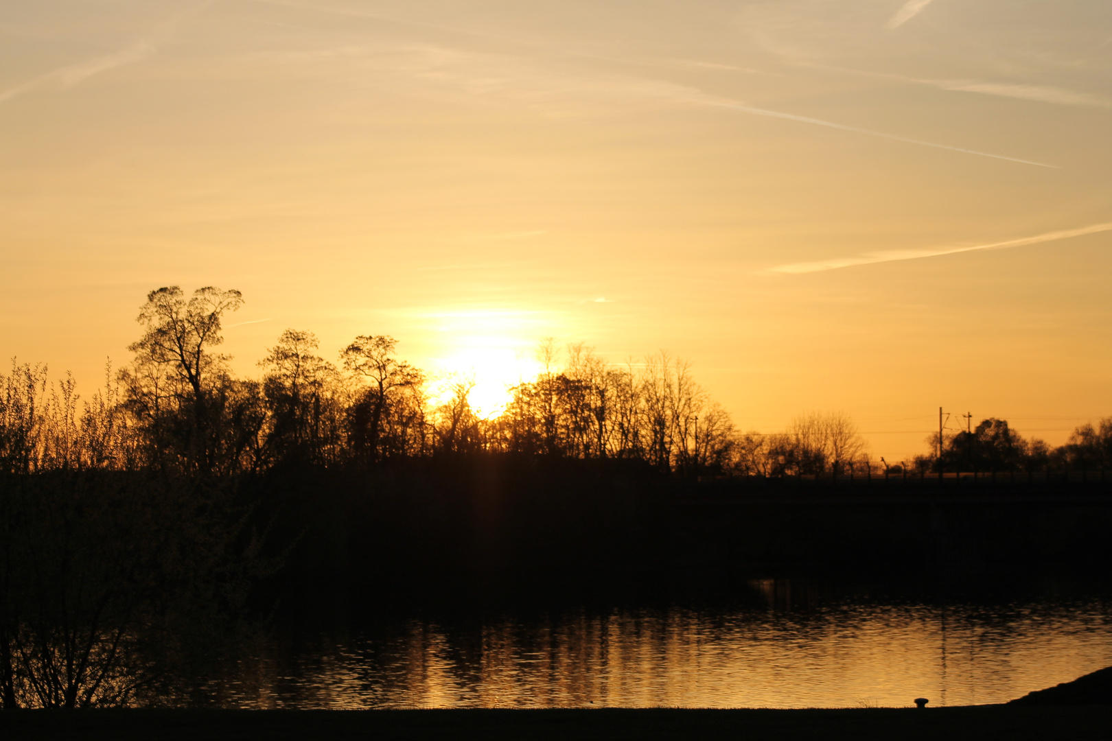 Sonnenuntergang am Fluss