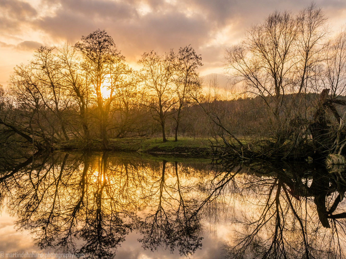 Sonnenuntergang am Fluss