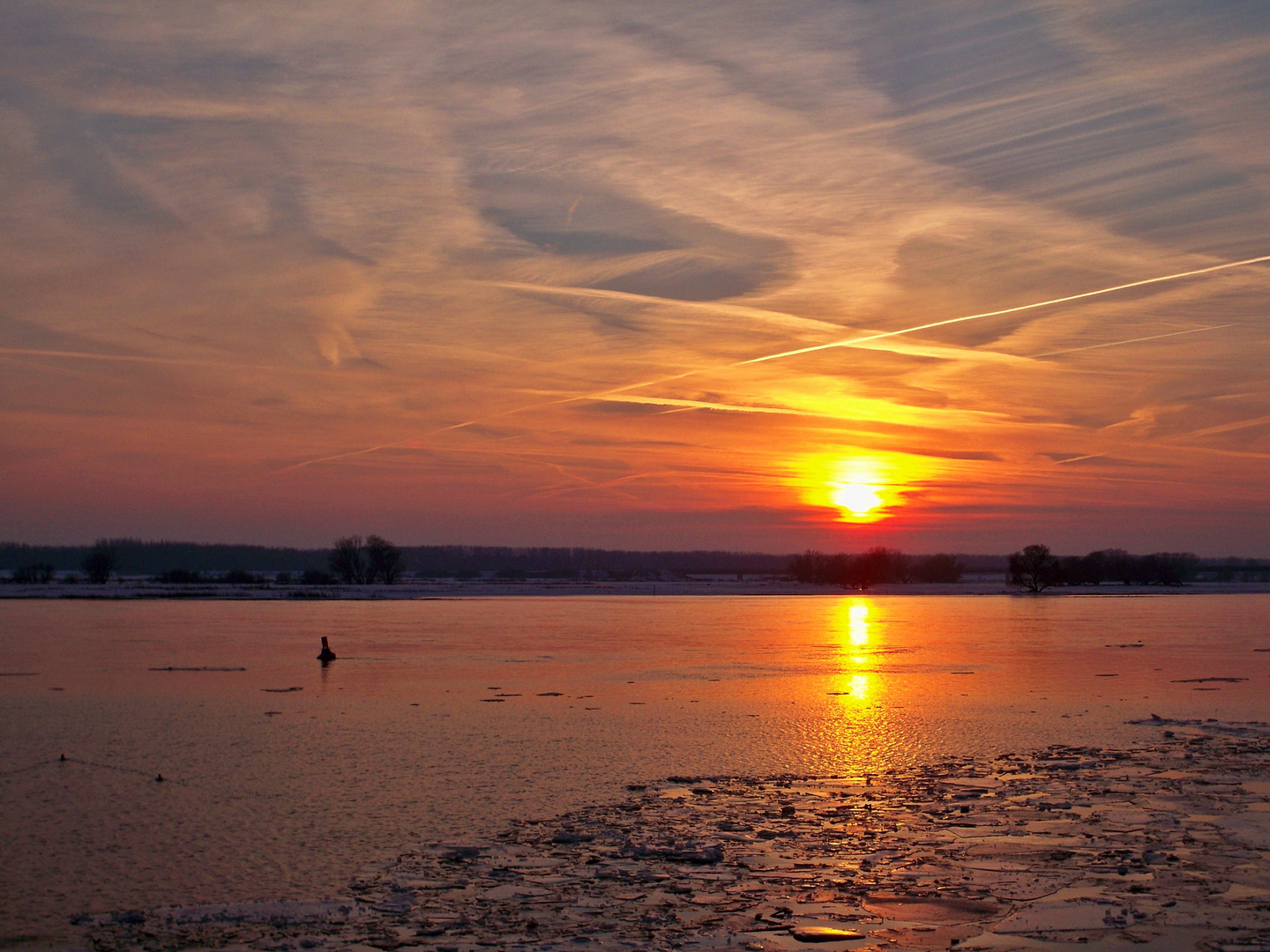 Sonnenuntergang am Fluss