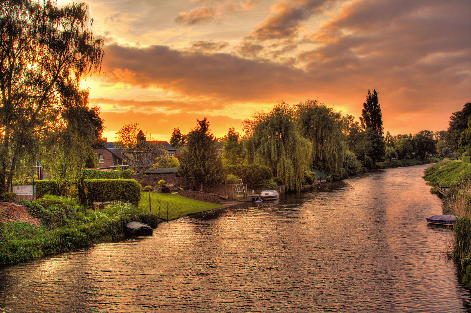 Sonnenuntergang am Fluss